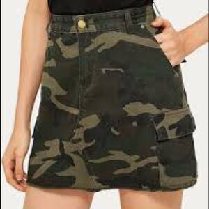 Topshop green camo denim mini skirt size 8